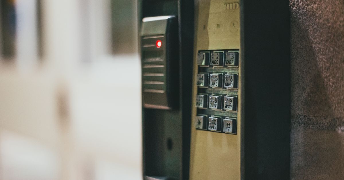 Smart Lock Installation and Keypad Knob Options for Etobicoke Homes — Secure Nest Locksmith Experts